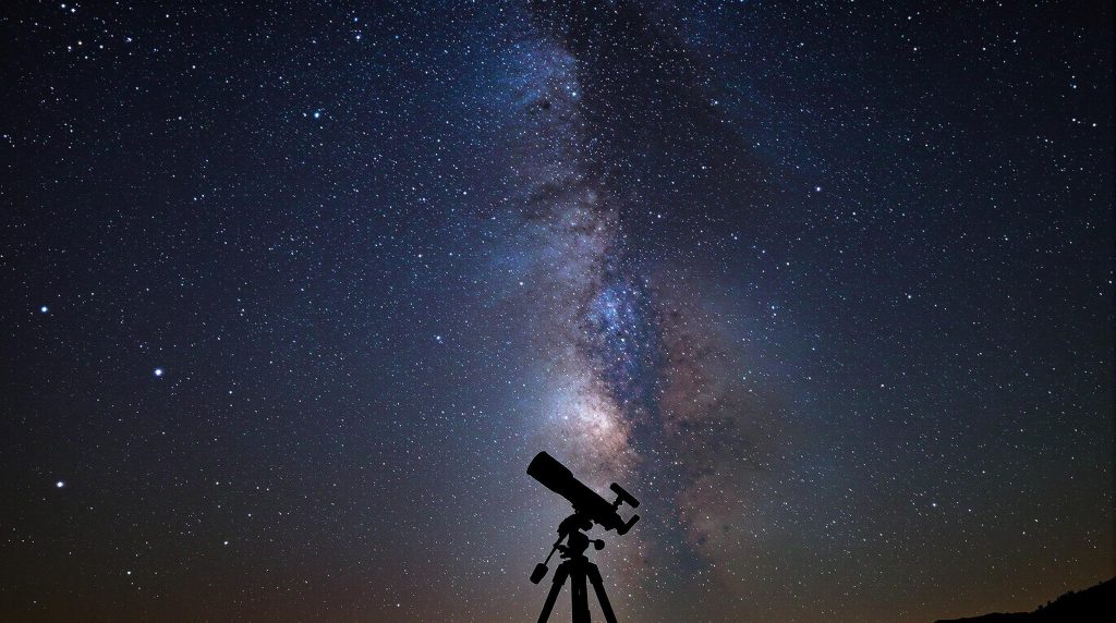 Ciel étoilé capturé avec un télescope