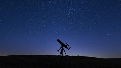 Télescope Meade LX sous un ciel étoilé